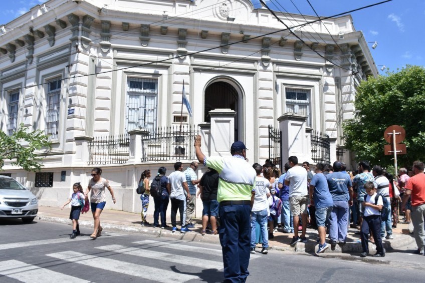 Estacionamiento medido escuelas